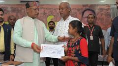 छत्तीसगढ़: जनदर्शन कार्यक्रम में दिव्यांग बच्ची को मिला नया जीवन, CM ने दिया इलाज के लिए चेक