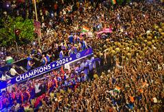 Victory Parade: नहीं देखी होगी ऐसी भीड़! मरीन ड्राइव की ये तस्वीरें सोशल मीडिया पर छाईं