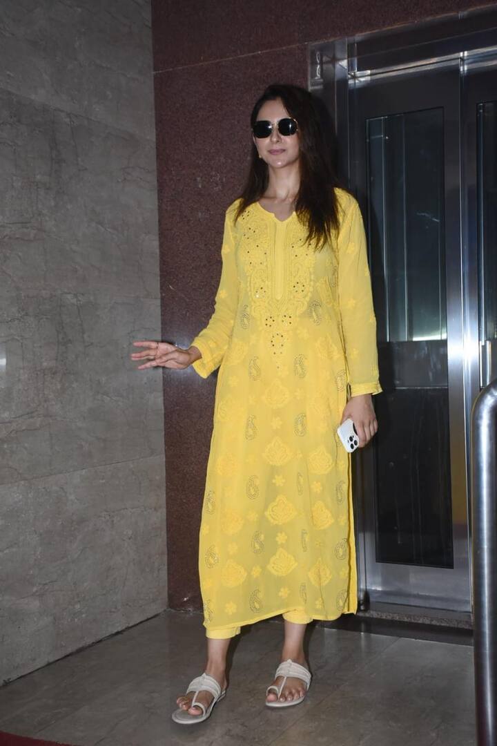 Rakul Preet wore white kolapuris with her outfit