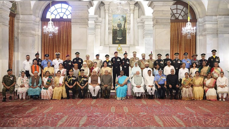 President Droupadi Murmu Honours 6 CRPF Personnel With Gallantry Medals Including Kirti Chakras Posthumously Awarded To 4 President Murmu Honours 6 CRPF Personnel With Gallantry Medals, Including Kirti Chakras Posthumously Awarded To 4