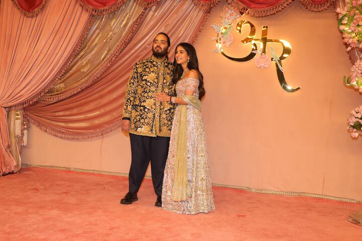 Photographers were there to capture the happy pair as they posed in their glittery ethnic attire.