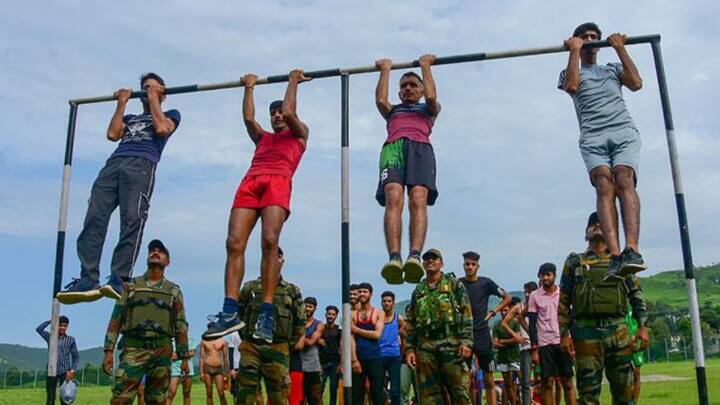 वहीं सरकार का कहना है कि ये योजना सशस्त्र बलों की युवा प्रोफाइल को और मजबूत और तकनीक-प्रेमी सेना की ओर एक बदलाव लाने के लिए लाई गई है. कुछ लोगों ने तर्क दिया है कि ये योजना पेंशन बिलों को बचाने के लिए किया गया है. बता दें कि इस योजना में पेंशन का कोई प्रावधान नहीं है, लेकिन अग्निवीरों को भारतीय सेना में नियुक्ति अवधि के दौरान 48 लाख रुपये का गैर-योगदान बीमा कवर प्रदान किया जाएगा.