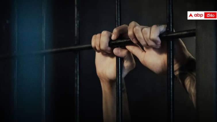 Prisoner escaped from Sub Jail in Rajampet in Annamayya District Andhra Pradesh: జైలు నుంచి ఖైదీ పరారీ, వార్డెన్‌ను సస్పెండ్ చేసిన ఉన్నతాధికారులు!