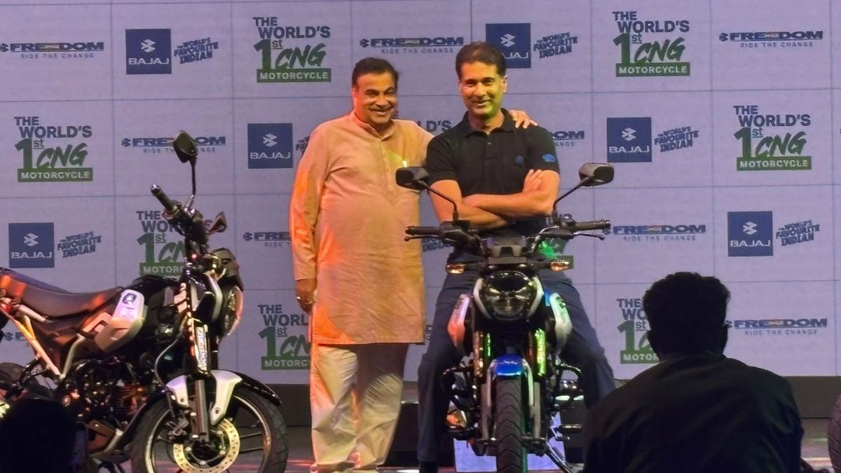 Nitin Gadkari Unveils World's First CNG-Powered Motorcycle Bajaj Freedom 125; Check Price And Features