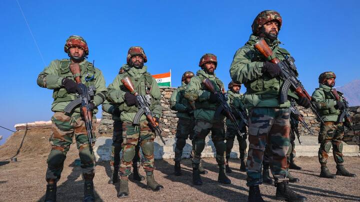 इसे लेकर सुरक्षा विश्लेषक और थिंक टैंक ORF के वरिष्ठ फेलो सुशांत सरीन ने कहा कि अग्निपथ के साथ गंभीर मुद्दे हैं, लेकिन भारत पेंशन पर भारी मात्रा में खर्च नहीं कर सकता है. उन्होंने कहा अर्थव्यवस्था को राष्ट्रीय सुरक्षा से पूरी तरह से अलग नहीं किया जा सकता है. उन्होंने कहा कि अग्निपथ के मुद्दे गंभीर है, लेकिन हम पेंशन पर भारी मात्रा में खर्च नहीं कर सकते हैं जो राज्य को दिवालिया बना देगा.