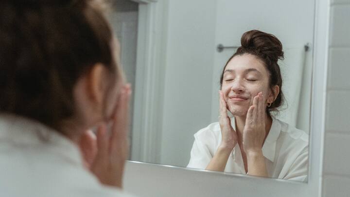 Wash your face regularly with lukewarm water to remove excess oil without stripping your skin of its natural moisture. (Image Source: Canva)