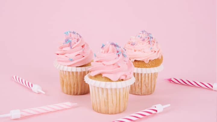 The Epicurean: Gourmand and Other Gastronomic Surprises- Those for whom food and wines are but delights and indulgences have a line of candles inspired by dishes that one could eat and drink. These candles may mimic the flavor of a plain cupcake sold from bakeries but can be more exotic by imitating the scent of coffee, whiskey aged in oak or even the popular aroma of bread. (Image Source: Canva)