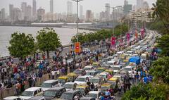 T-20 चैंप बनकर लौटी टीम इंडिया तो उमड़ा जनसैलाब, बोले DU के प्रोफेसर- रोजगार नहीं है तो...