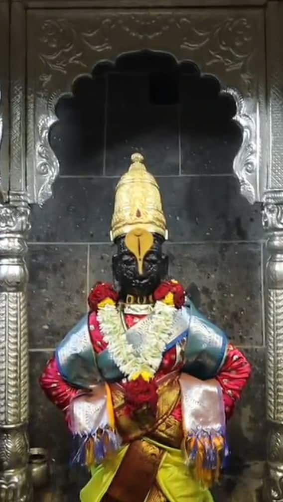 विठ्ठल मंदिरातील गाभाऱ्यात चांदीची मेघडंबरी!