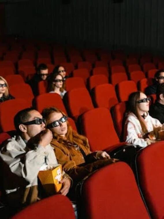 भारत में बॉलीवुड है तो पाकिस्तान में क्या है?