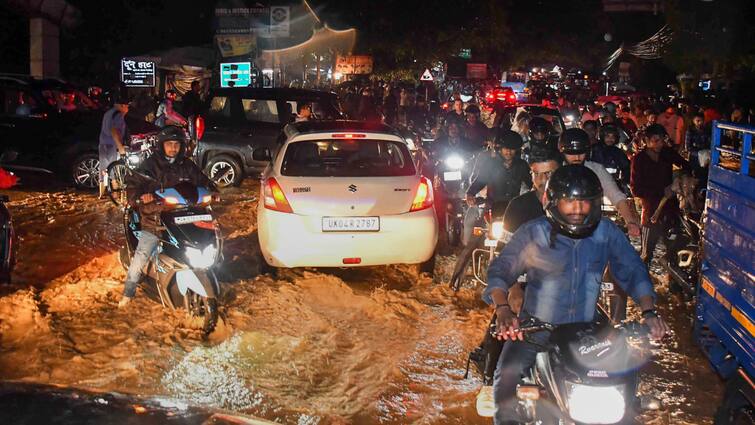 Uttarakhand Weather Update Landslide in the mountains due to rain, three people died due to drowning Uttarakhand Weather Update: उत्तराखंड में बारिश बनी आफत, पहाड़ों में भूस्खलन के बाद तीन लोगों की डूबने से हुई मौत