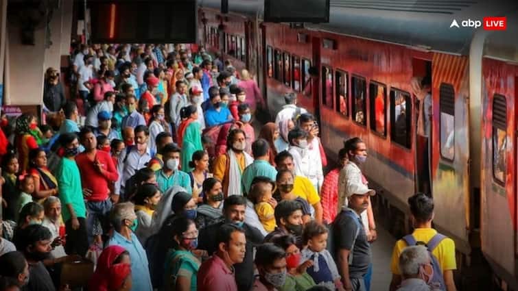 Indian Railway to manufacture around 10 thousand non ac coaches for 2500 trains says Ashwini Vaishnaw Indian Railway: अब न होगा वेटिंग का झंझट और न ही सीट की टेंशन, इंडियन रेलवे का ये प्लान खत्म कर देगा यात्रियों की सारी सिरदर्दी