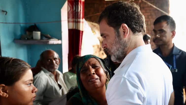 Hathras Satsang Stampede When Rahul Gandhi had tears eyes victims relatives told reason Hathras Satsang Stampede: 'राहुल की आंखों में आंसू थे...' हाथरस के पीड़ित ने मुलाकात के बाद कांग्रेस नेता पर किया ये दावा