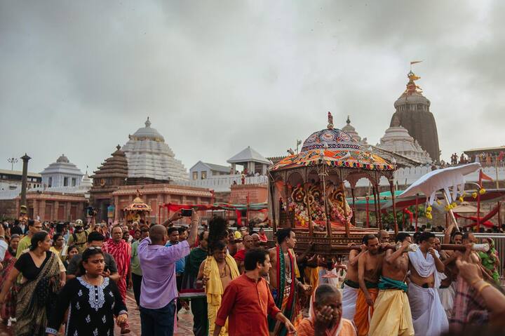 ডিসক্লেইমার: এখানে প্রদত্ত তথ্য শুধুমাত্র অনুমান, প্রচলিত বিশ্বাস এবং তথ্যের উপর ভিত্তি করে। এখানে উল্লেখ করা গুরুত্বপূর্ণ যে এবিপি লাইভ কোনও ধরনের বিশ্বাস, তথ্য সমর্থন করে না। কোন তথ্য বা অনুমান প্রয়োগ করার আগে, সংশ্লিষ্ট বিশেষজ্ঞের সাথে পরামর্শ করুন। ছবি: PTI এবং Shree Jagannatha Temple Office, Puri- এর X হ্যান্ডেল @SJTA_Puri