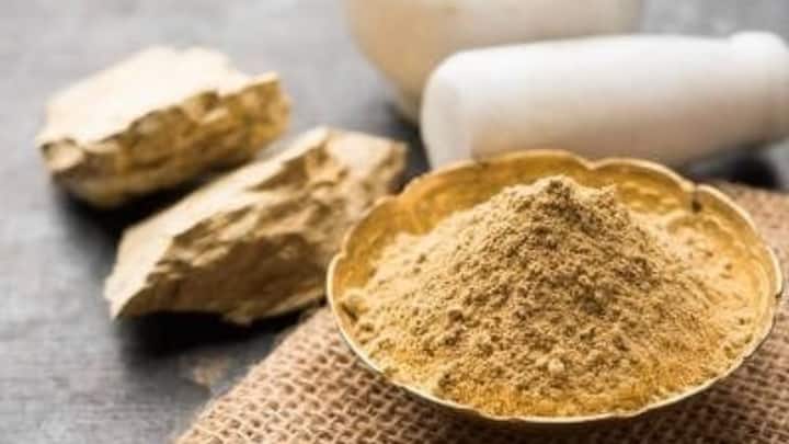Use a Multani Mitti face pack once a week. Multani mitti, also known as Fuller's Earth, is excellent for absorbing excess oil and impurities from your skin. Applying this face pack regularly will help keep your skin clear and oil-free. (Image Source: Canva)