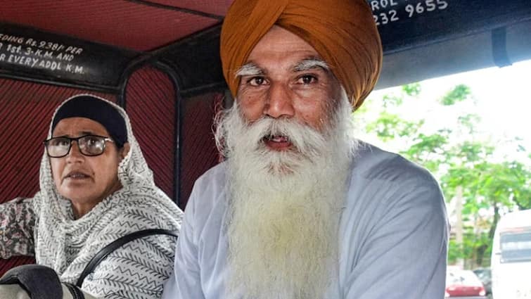 Amritpal Singh parents reached Delhi said no information has been given yet Amritpal Singh: ਦਿੱਲੀ ਪਹੁੰਚੇ ਅੰਮ੍ਰਿਤਪਾਲ ਸਿੰਘ ਦੇ ਮਾਪੇ, ਬੋਲੇ ਅਜੇ ਤੱਕ ਕੋਈ ਜਾਣਕਾਰੀ ਨਹੀਂ ਦਿੱਤੀ ਗਈ...