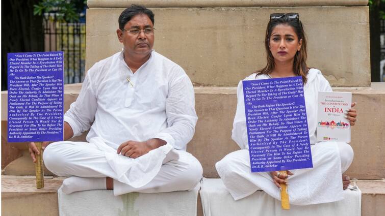 Bengal Speaker administers oath to 2 TMC MLAs Raj Bhavan constitutional impropriety president murmu cv ananda bose Bengal Speaker Administers Oath To 2 TMC MLAs, Raj Bhavan Flags 'Constitutional Impropriety' In Letter To Prez Murmu