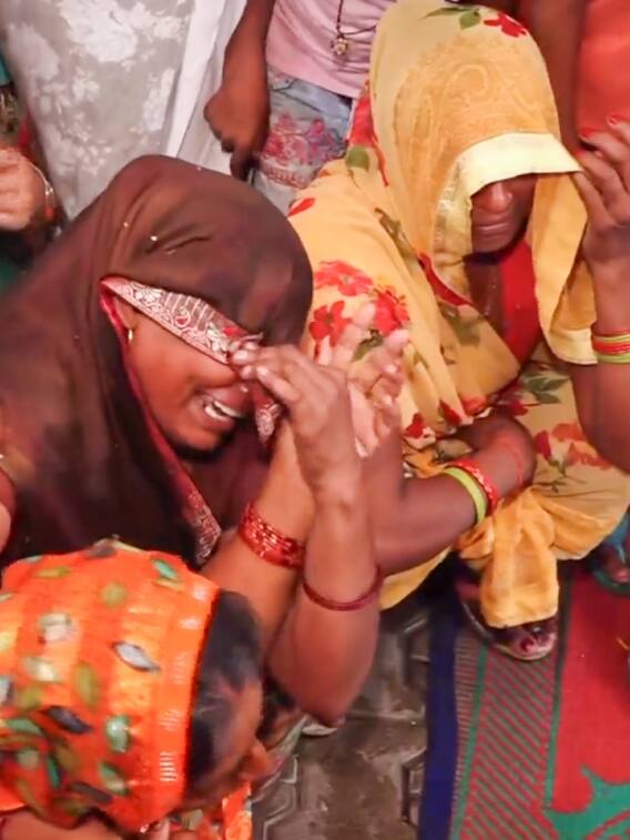 भगदड़ मच जाए तो कैसे बच सकते हैं आप?