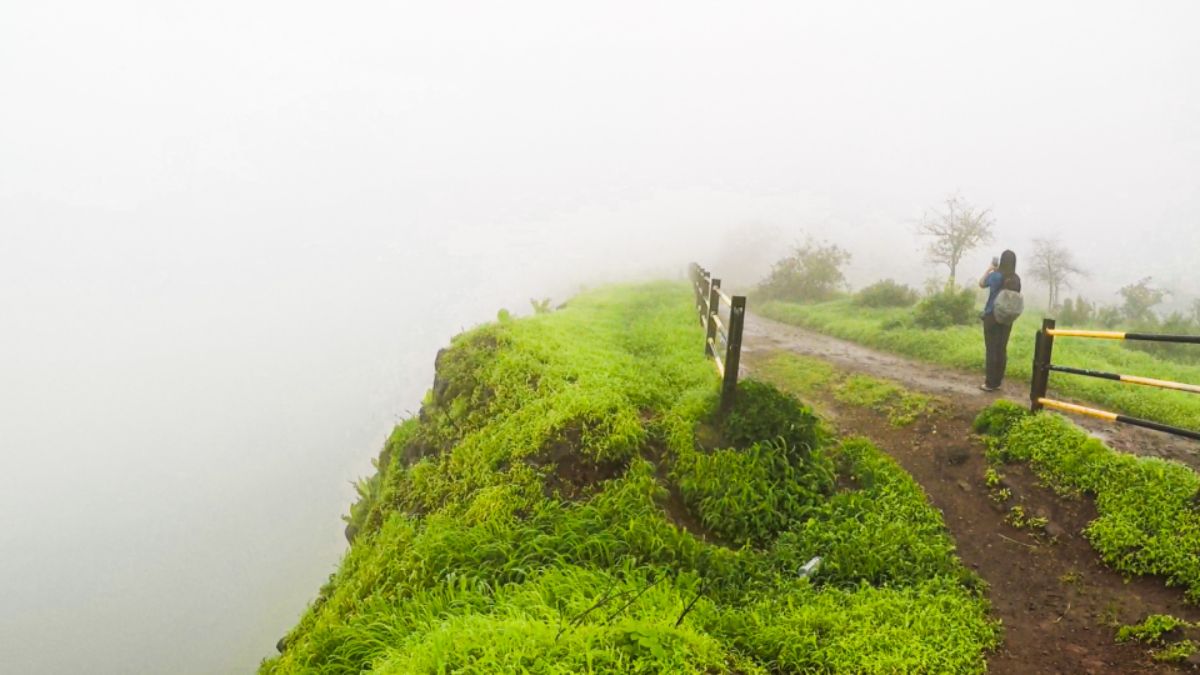 Monsoon Travel : पावसाळ्यात ट्रेकिंगची खरी मजा अनुभवा, पण सांभाळून! भारतातील 'ही' ठिकाणं मानली जातात सुरक्षित