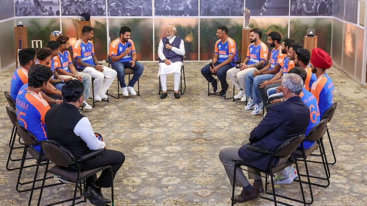 Team India In Splits Rohit Sharma PM Narendra Modi Asks Captain About Walk Collect T20 World Cup Trophy Watch Viral Video 'Ye Chahal Ka Idea Tha Kya?': Rohit Sharma & Co. In Splits As PM Modi Asks Captain About His Walk To Collect T20 World Cup Trophy- WATCH
