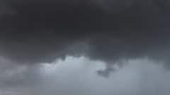 Weather Update: প্রবল বর্ষণে ঝাপসা পাহাড়ি গলিপথ, সপ্তাহান্তে সারাদিন বৃষ্টি ? কেমন থাকবে আবহাওয়া ?