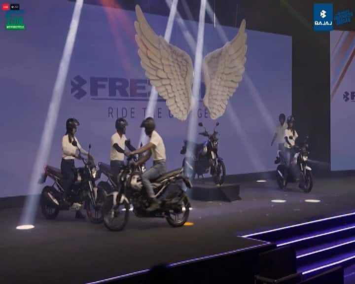 बजाजकडून जगातील पहिली सीएनजी बाईक लाँच करण्यात आली आहे. या बाईकची सध्या सगळीकडे चर्चा होत आहे.