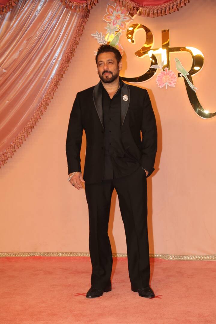 At the sangeet event, Salman Khan was seen in an all-black look. The actor will reportedly perform tonight.