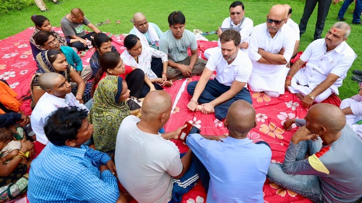 राहुल गांधी ने हाथरस भगदड़ की घटना पर कहा कि मैं इस घटना को राजनीतिक चश्मे से नहीं देखना चाहता हूं, लेकिन प्रशासन की कुछ कमी तो है. ऐसे में सब साफ होना चाहिए.