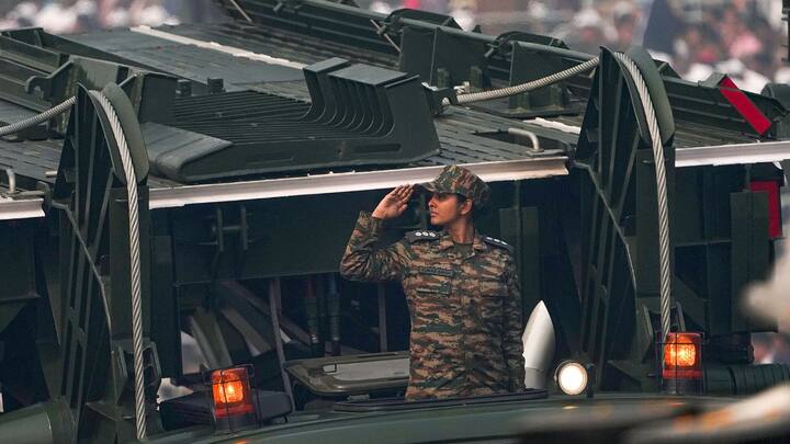 सेवानिवृत्त नौसेना प्रमुख अरुण प्रकाश ने एक्स पर पोस्ट करते अग्निवीर योजना को लेकर एक कॉलम लिखा था. उन्होंने कहा था कि सेना में किसी भी बदलाव के लिए एकमात्र लिटमस टेस्ट यह होना चाहिए कि क्या ये युद्ध प्रभावशीलता को बढ़ाता है या कम करता है? अरुण प्रकाश ने ये भी लिखा कि राष्ट्रीय सुरक्षा के लिए अर्थशास्त्र को पीछे छोड़ दिया जाता है. बस इसी को लेकर केबी सिंह ने कहा कि वह अरुण प्रकाश से पूरी तरह सहमत हैं.