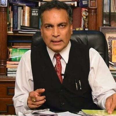इसके अलावा उन्होंने दिल्ली यूनिवर्सिटी से लॉ की पढ़ाई की है. वह कैलिफोर्निया यूनिवर्सिटी से क्रिमिनोलॉजी से डॉक्टरेट भी कर चुके हैं. उनकी गिनती काफी पढ़े-लिखे वकीलों में होती है.