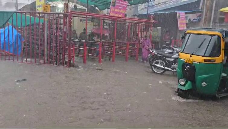 rain forecast next three hours meteorological department bulletin Rain Alert: આગામી ત્રણ કલાકમાં આ જિલ્લામાં તૂટી પડશે વરસાદ, હવામાન વિભાગે બુલેટીન કર્યું જાહેર