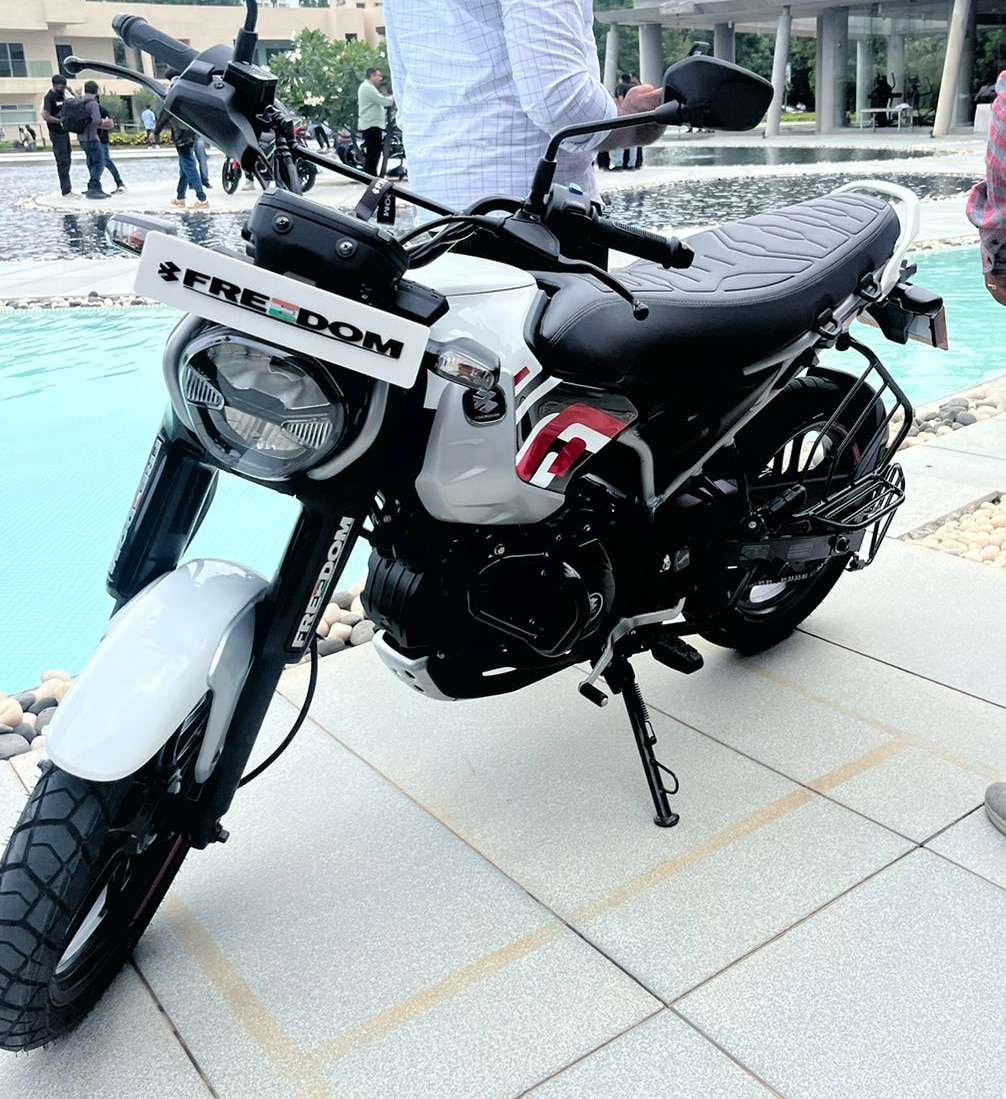 Bajaj Freedom CNG: दुनिया की पहली सीएनजी बाइक लॉन्च कर बजाज ऑटो का जोश हाई, शेयर में जबरदस्त उछाल 