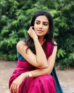 Meenakshi Chaudhary: 'గుంటూరు కారం'లో ఘాటుగా లేదు కానీ..సోషల్ మీడియాలో మాత్రం పద్ధతిగా చంపేస్తోన్న మీనాక్షి చౌదరి!