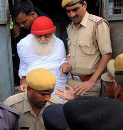 सिर्फ नारायण साकार ही नहीं लंबा है भारत में बाबाओं का गोरखधंधा! देखें लिस्ट में और कौन-कौन