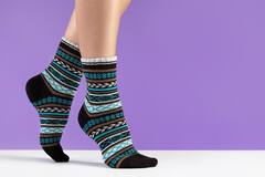 Fashion Advice: मोजे पहनने का तरीका बता सकता है आपकी उम्र, यकीन न हो तो खुद कर लीजिए चेक