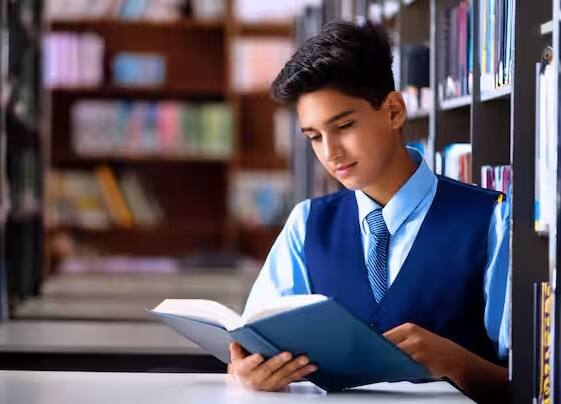 આ લિંક પર ક્લિક કરો અને આમ કર્યા પછી એક નવું પેજ ખુલશે. આ પેજ પર ખાનગી ઉમેદવારો માટે એડમિટ કાર્ડ લખવામાં આવશે. તેના પર ક્લિક કરો. હવે જે પેજ ખુલે છે તેના પર તમારી લોગિન વિગતો દાખલ કરો જેમ કે રોલ નંબર, એપ્લિકેશન નંબર વગેરે.