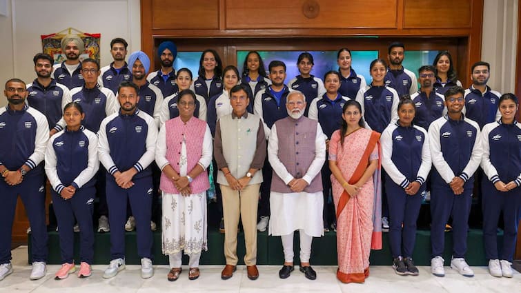 PM Modi Interaction Indian Athletes Paris Olympics 2024 Watch Video Neeraj Chopra PV Sindhu Paris Olympics: PM Modi's Pep Talk To Indian Athletes During Special Interaction — Watch
