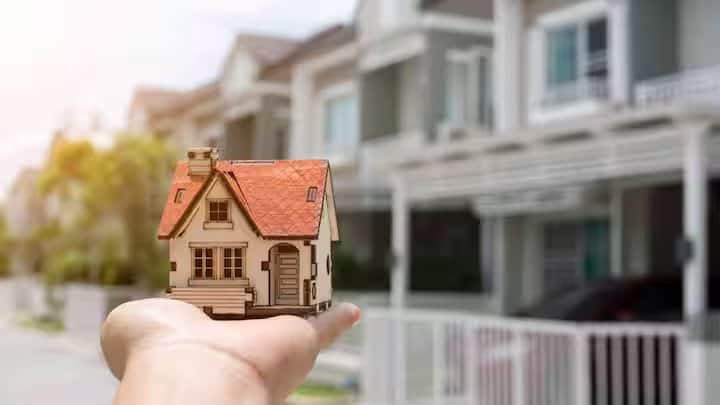 घर खरीदने से पहले आपको उसका लीज रेंट जांचना जरूरी है। यानी यह घर किसी को लीज पर नहीं दिया गया है.
