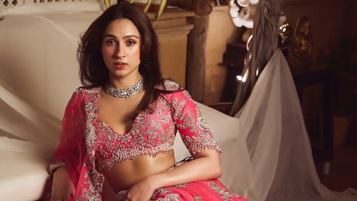 Ishq Vishk Rebound actress Pashmina Roshan is stealing hearts with her stunning pictures on Instagram.