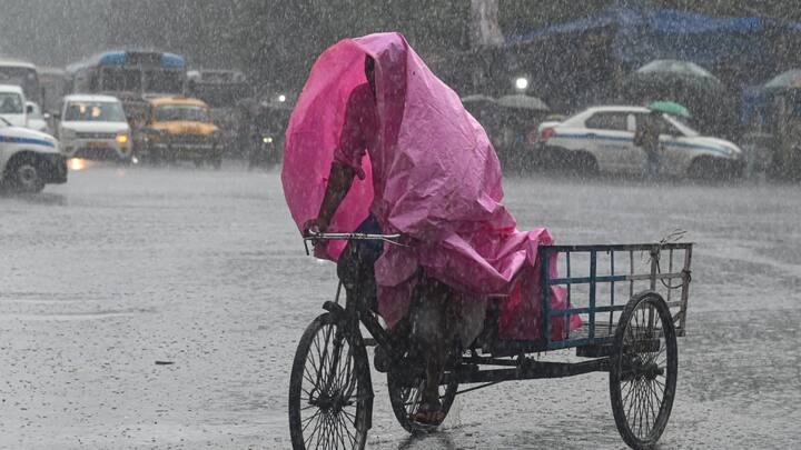 IMD Weather Forecast: उत्तर भारत के कई राज्यों में अभी भी भारी बारिश हो रही है. मौसम विभाग ने यूपी समेत उत्तर-पश्चिम और मध्य भारत के राज्यों के लिए अलर्ट जारी किया है.