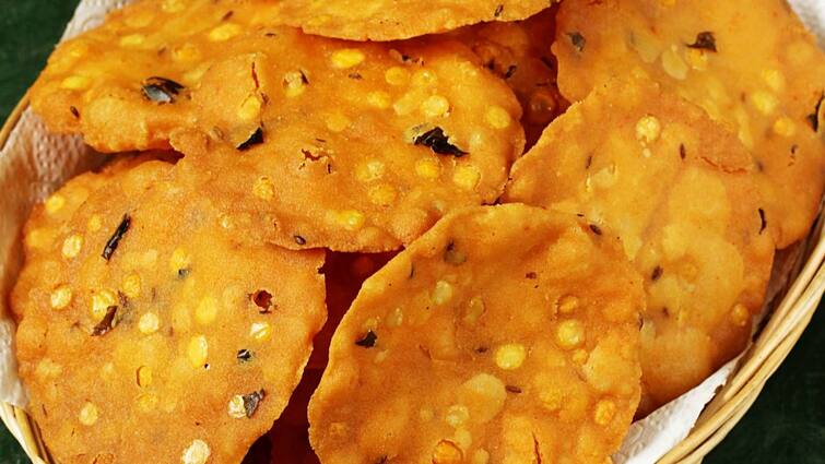 Tasty Chekkalu Recipe for bonalu here are the tips to follow for crispiness Tasty Chekkalu Recipe : టేస్టీ, క్రిస్పీ చెక్క అప్పాలు.. బోనాలకు ఈ పిండి వంటను చేసేయండిలా