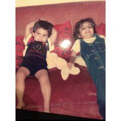 कभी कैफ़े में काम किया, चिकन बेचा, आज 250 करोड़ का मालिक है ये बच्चा, पहचाना?