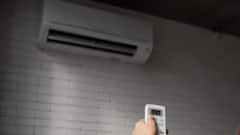 बरसात के मौसम में भूलकर भी न करें ये गलती, नहीं तो एसी में लग सकती है आग