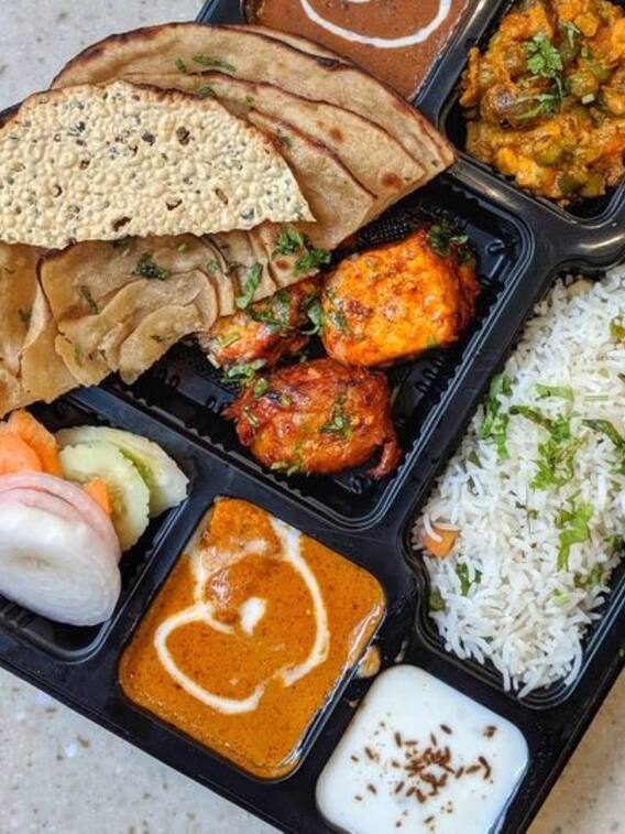 दिल्ली के इस एरिया में मिलता है कम पैसे में भरपेट खाना