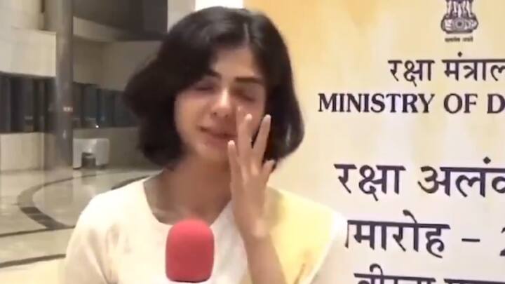 राष्ट्रपती द्रौपदी मुर्मू यांच्याहस्ते शुक्रवारी सैन्य आणि अर्धसैनिक दलाच्या जवानांच्या शौर्या व वीरता याबद्दल त्यांना कीर्ती चक्र आणि शौर्य चक्र देऊन सन्मानित करण्यात आले. सैन्य दलाच्या आणि अर्धसैनिक दलाच्या 10 जवानांचा कीर्ती चक्र पुरस्काराने सन्मान करण्यात आला.