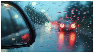 Car AC Tips: बारिश में कार के विंडस्क्रीन पर जम रही भाप, ऐसे मिनटों में होगा दूर