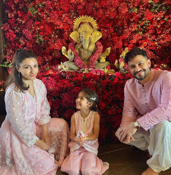 सोहा अली खान- सोहा अली खान एक्टर सैफ अली खान की छोटी बहन और एक्ट्रेस हैं. कई फिल्मों में काम कर चुकी सोहा अली खान ने एक्टर कुणाल खेमू से शादी की थी जो कि हिंदू हैं. दोनों की शादी साल 2015 में हुई थी.