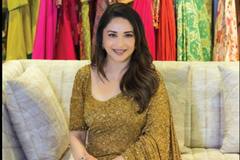 Saree Collection: माधुरी दीक्षित के ये साड़ी वाले लुक कर देंगे आपको हैरान, जरूर करें इन्हें ट्राई