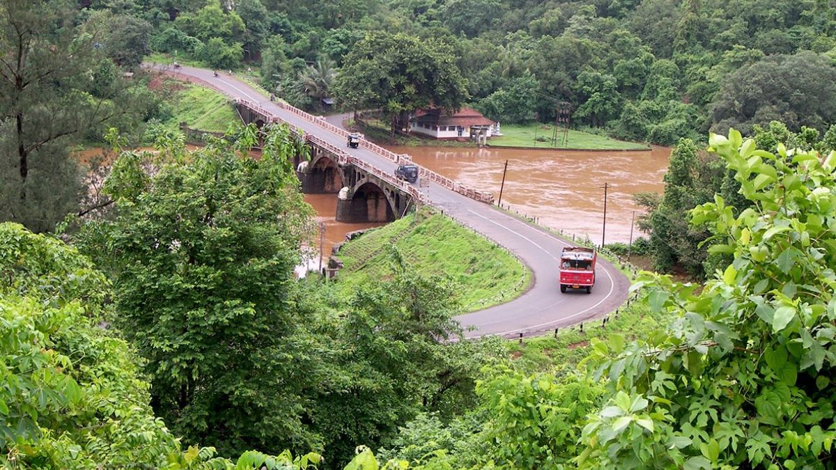 Travel : पावसात कोकणातील राजापूरात येवा..! लोणावळा, खंडाळा विसराल, इथलं सौंदर्य तुम्हाला वेड लावेल