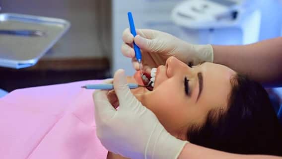 Oral Health: कितने महीने में बदल लेना चाहिए टूथब्रश, नहीं तो हो सकते हैं बीमार Oral Health: कितने महीने में बदल लेना चाहिए टूथब्रश, नहीं तो हो सकते हैं बीमार